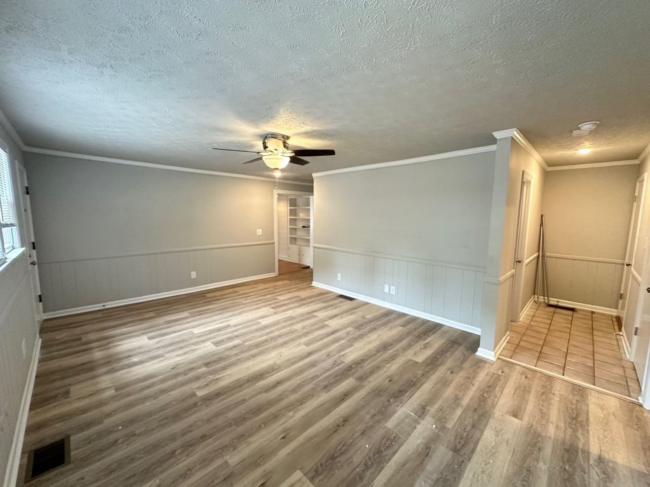 142 S Poplar St - Photo 6 of 29
