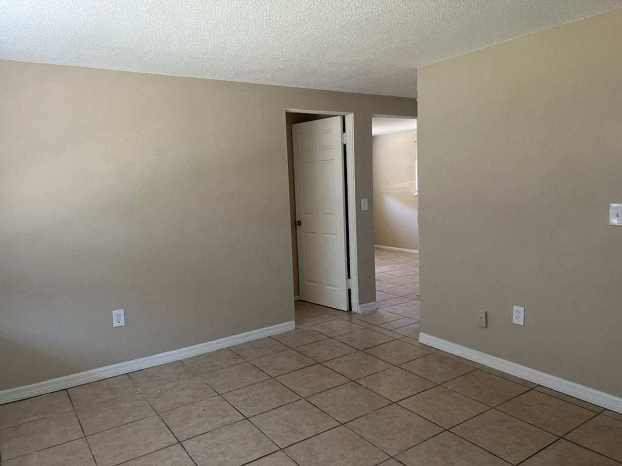 1208 12th Ave W - Photo 6 of 10