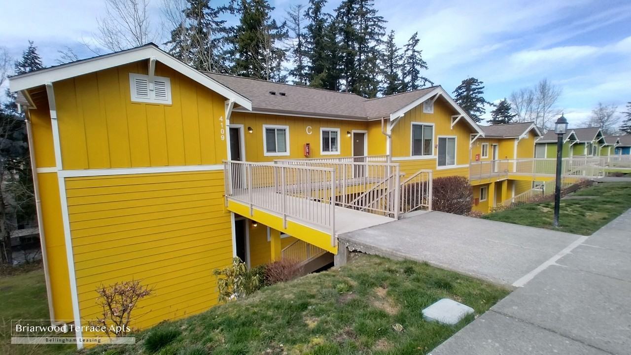 2 & 3 Bedroom ~ Briarwood Apartments - Photo 6 of 19