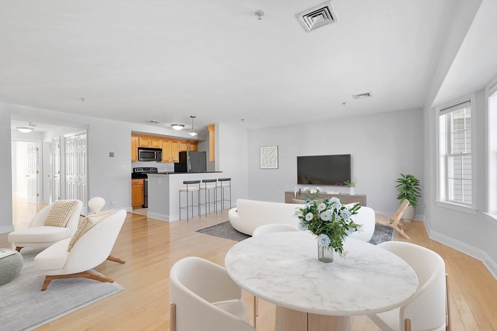 711 Washington St #D - Photo 2 of 10