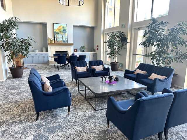 511 E Grand Ave - Photo 3 of 10