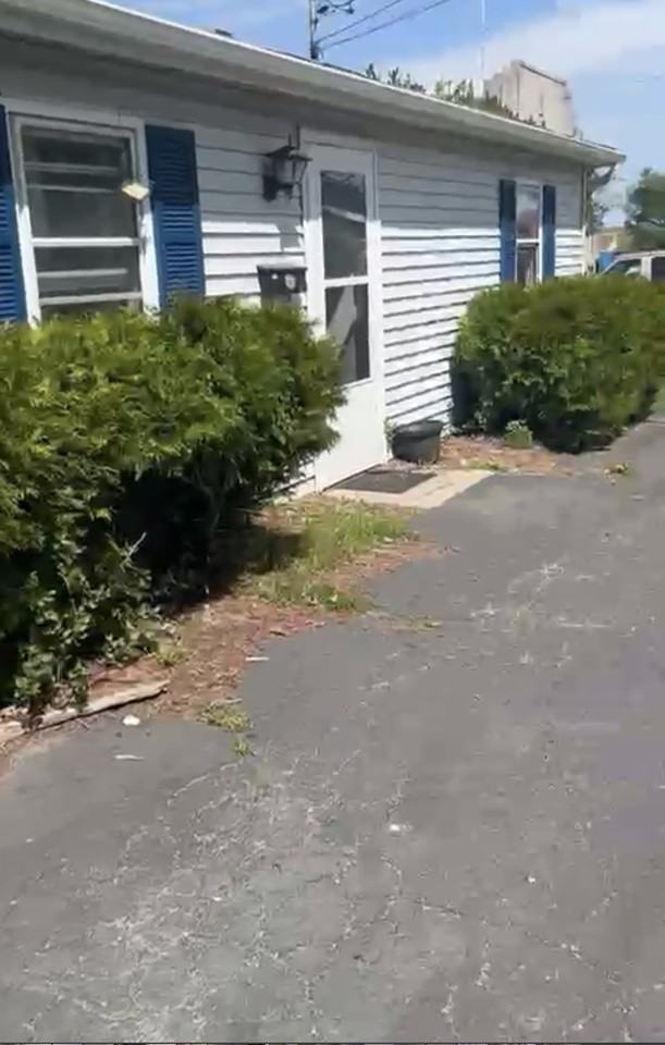 1085 Hanover Ct #NA - Photo 2 of 10