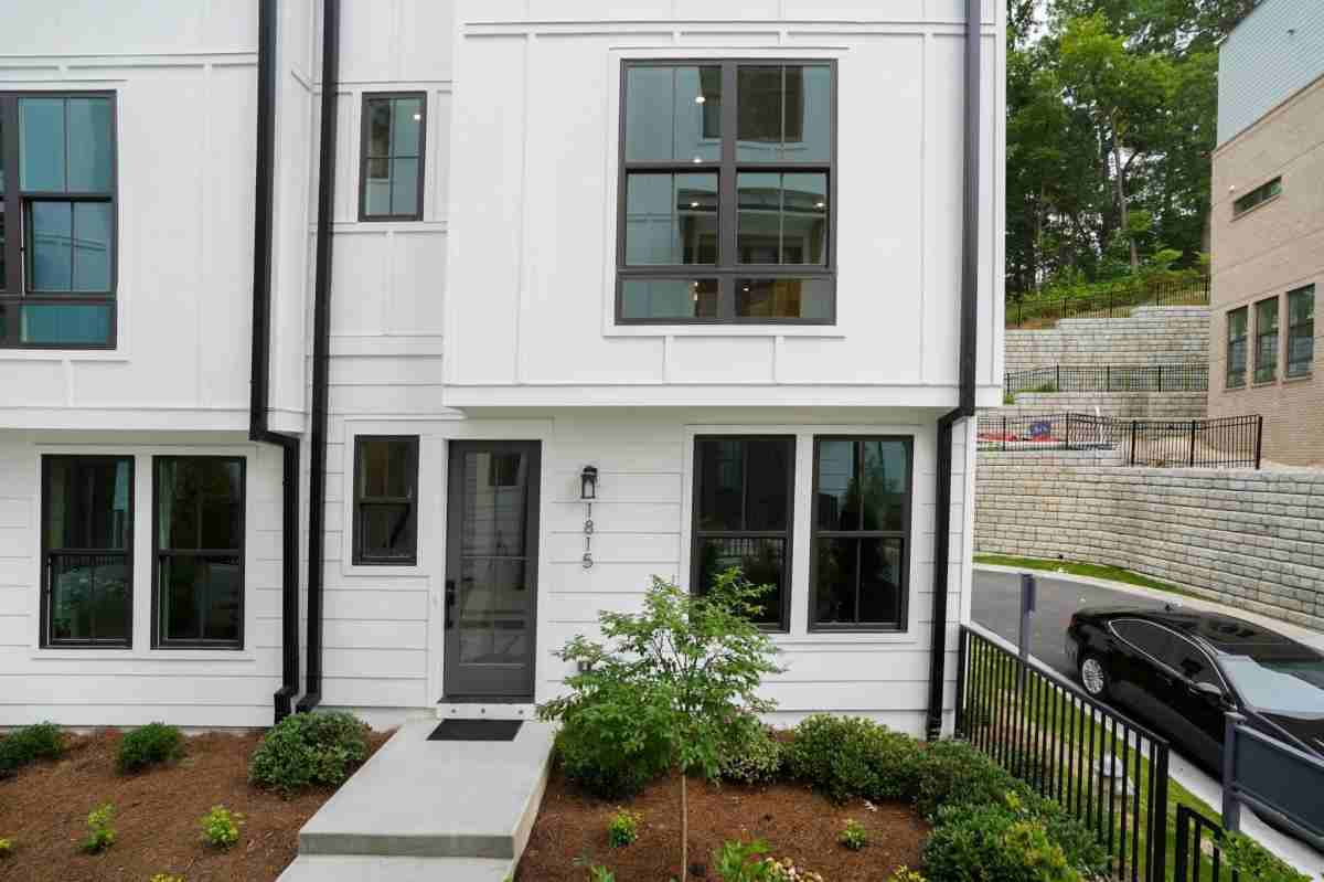 1815 Gotham Ln Ne #1815GOTHAM - Photo 2 of 39