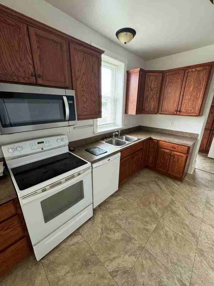 313 Highland Ave - Photo 3 of 13