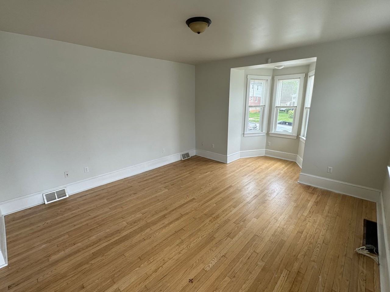 313 Highland Ave - Photo 4 of 13