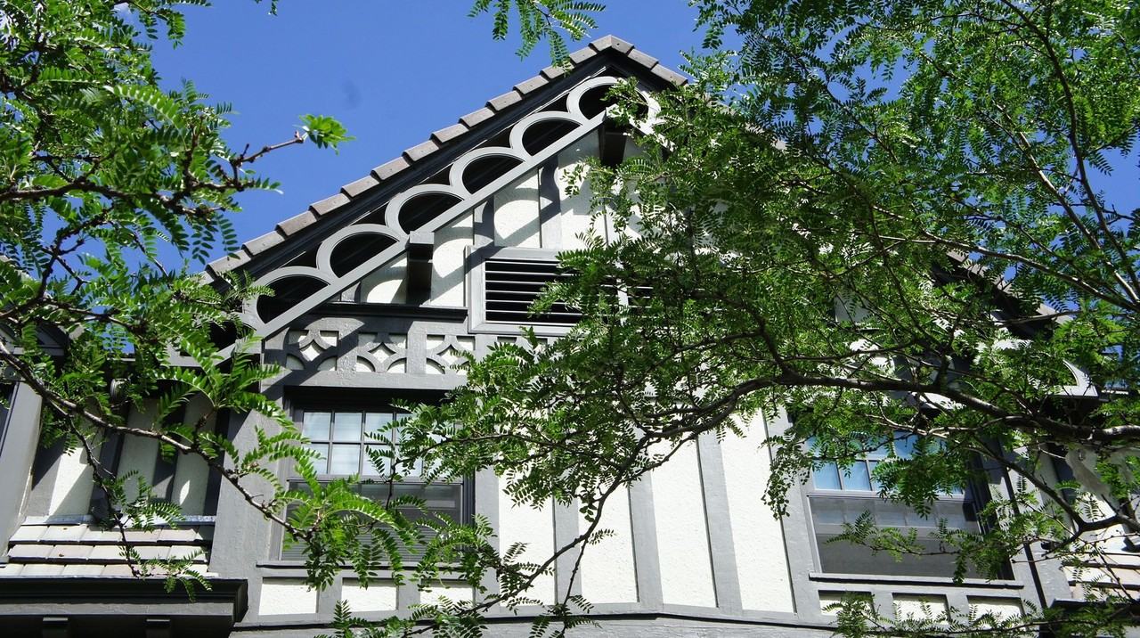 Chateau Apartments - Photo 4 of 21