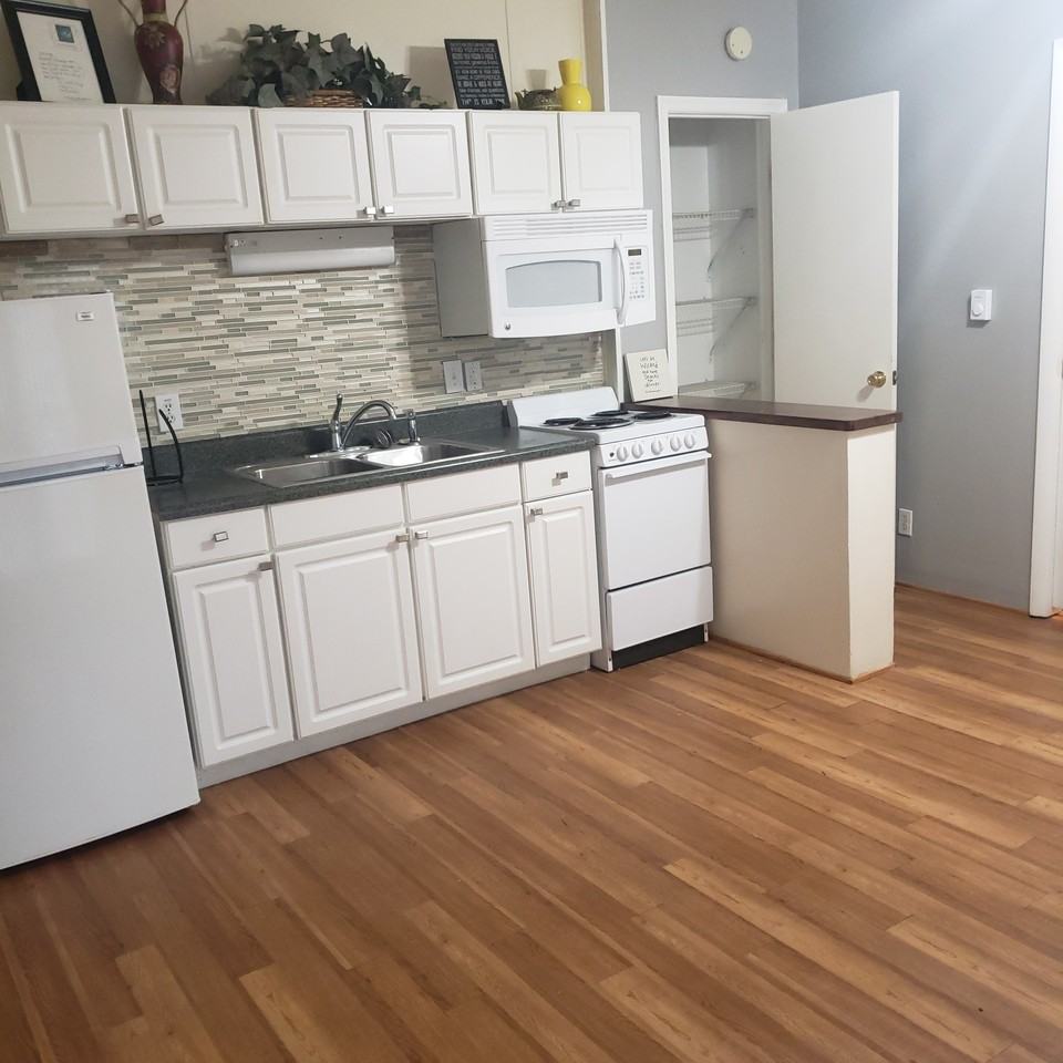 285 Gates - Photo 2 of 7