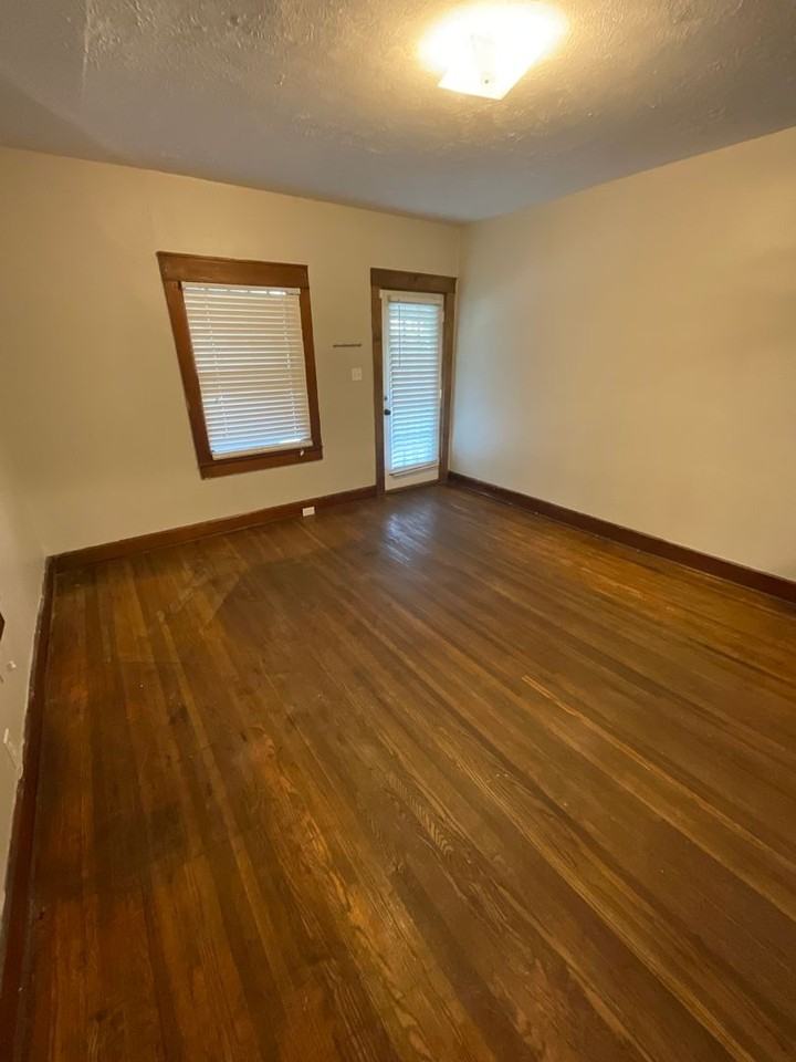 420 N Lincoln St - Photo 4 of 21