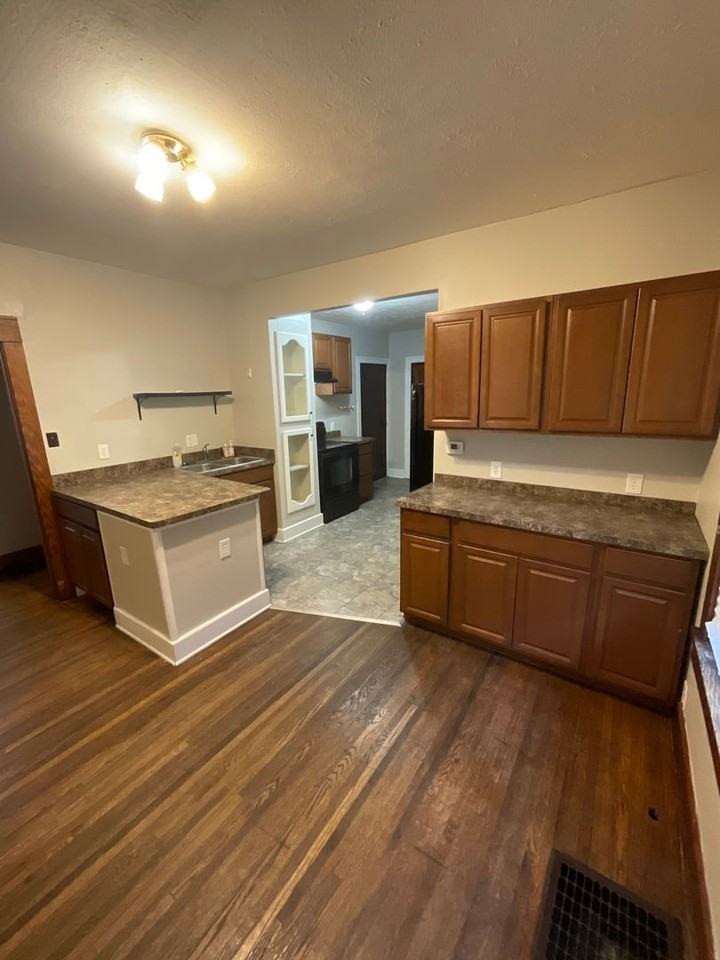 420 N Lincoln St - Photo 6 of 21