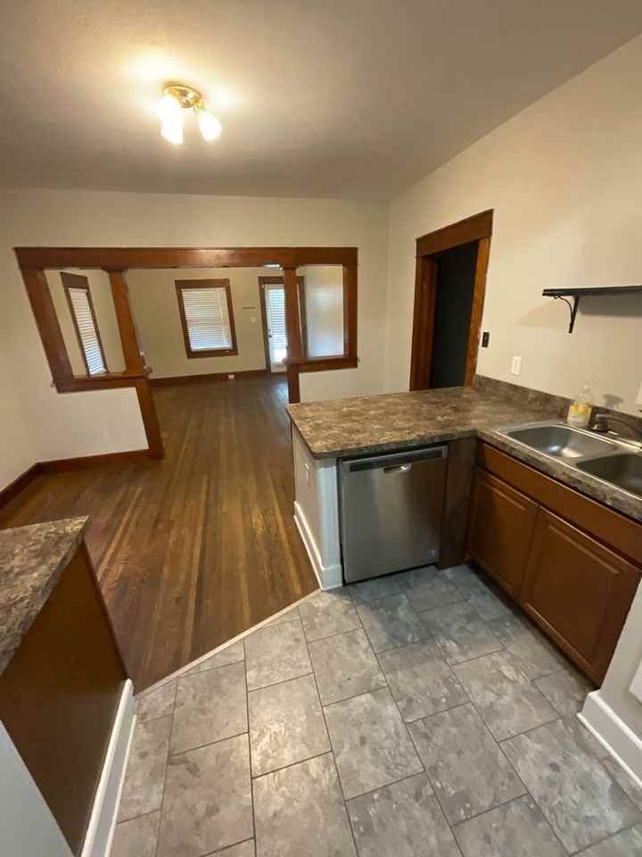 420 N Lincoln St - Photo 7 of 21