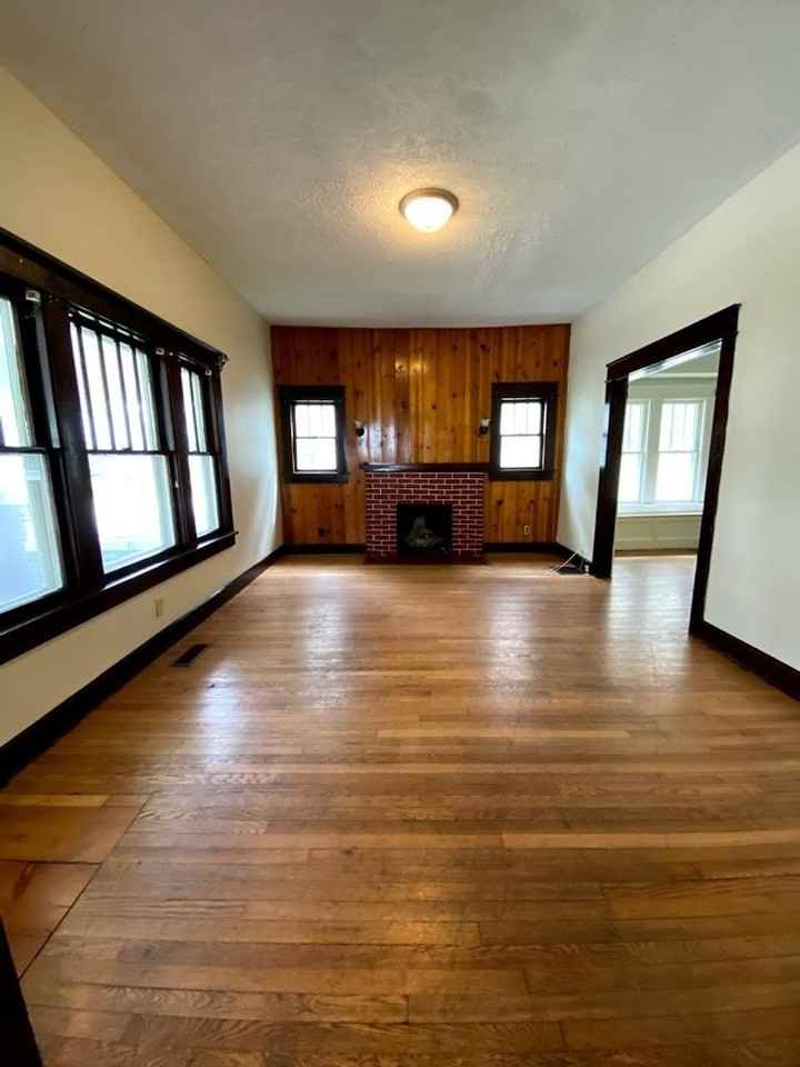 403 N Dunn St - Photo 2 of 36