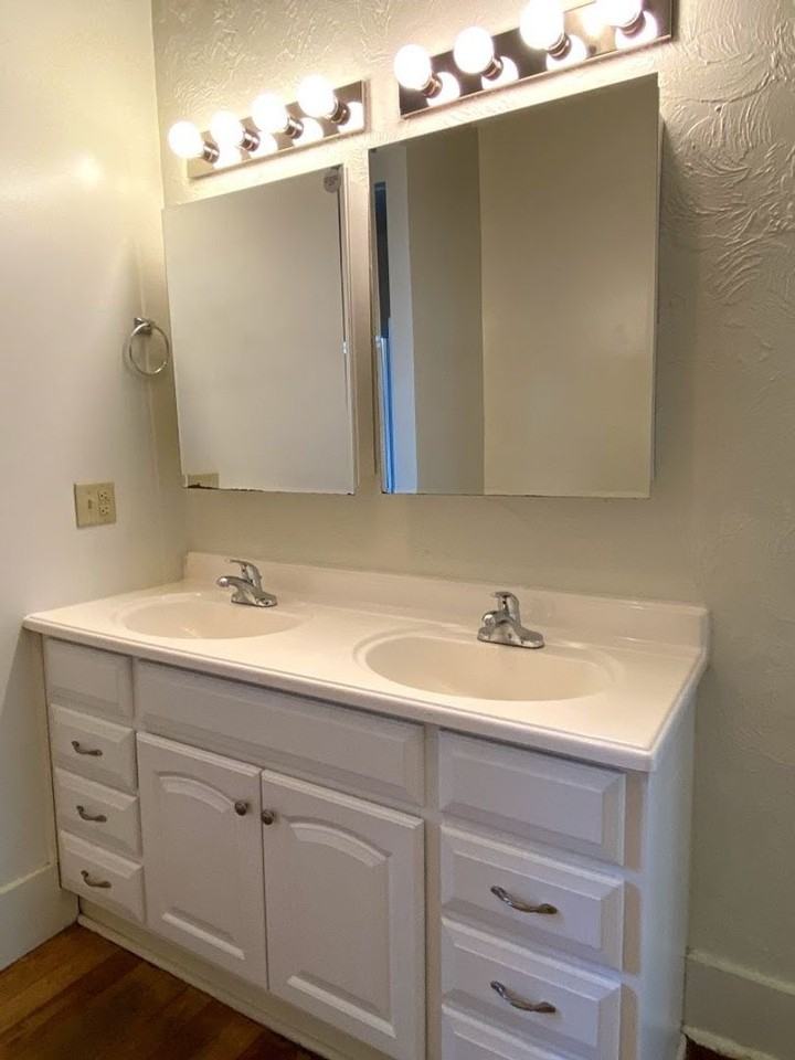 403 N Dunn St - Photo 7 of 36