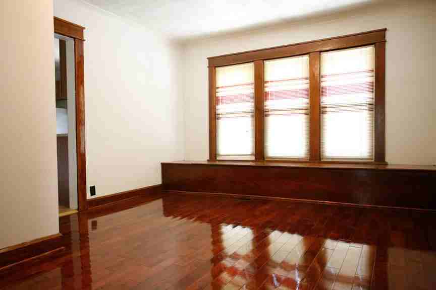 216 N Lincoln St - Photo 2 of 20