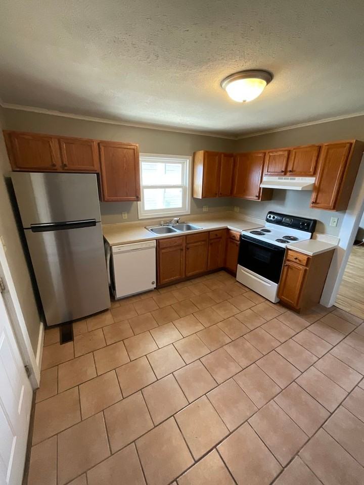 216 N Lincoln St - Photo 3 of 20