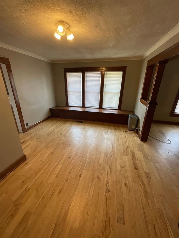 216 N Lincoln St - Photo 4 of 20