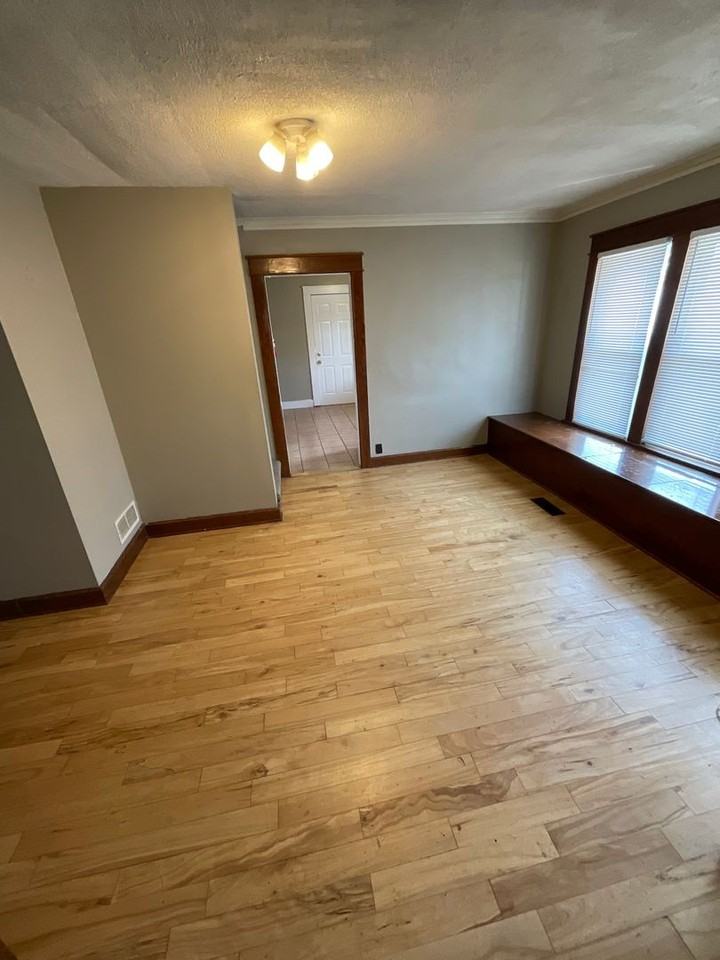 216 N Lincoln St - Photo 5 of 20