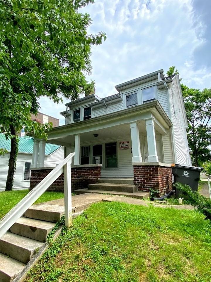 316 E 7th St - Photo 2 of 19