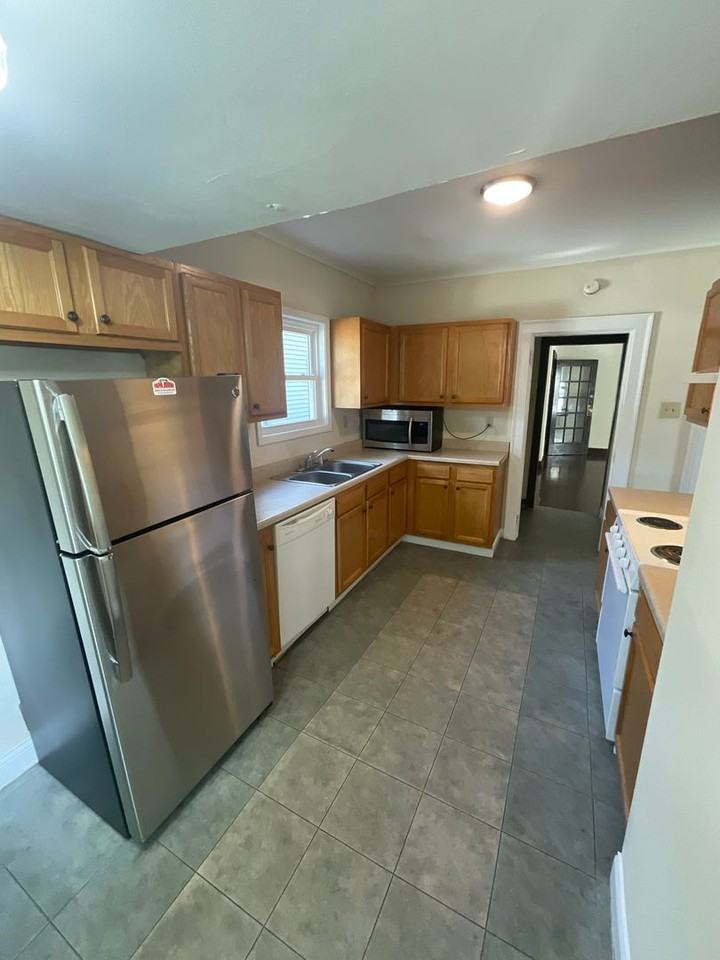 316 E 7th St - Photo 4 of 19