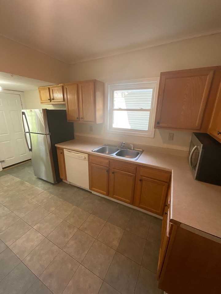 316 E 7th St - Photo 5 of 19