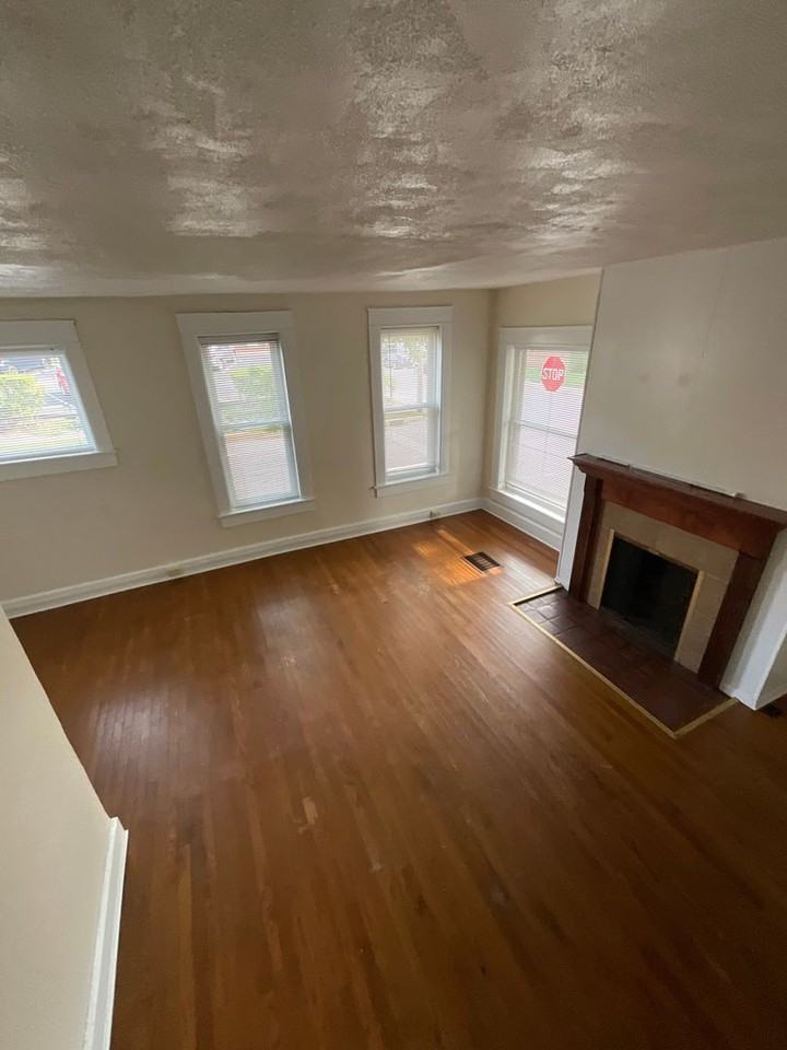 323 N Grant St - Photo 4 of 20