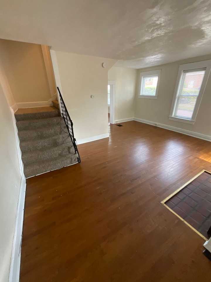 323 N Grant St - Photo 5 of 20