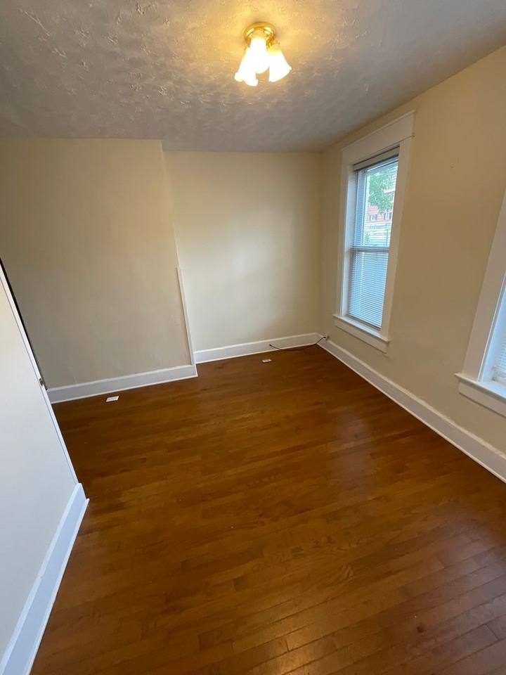 323 N Grant St - Photo 7 of 20