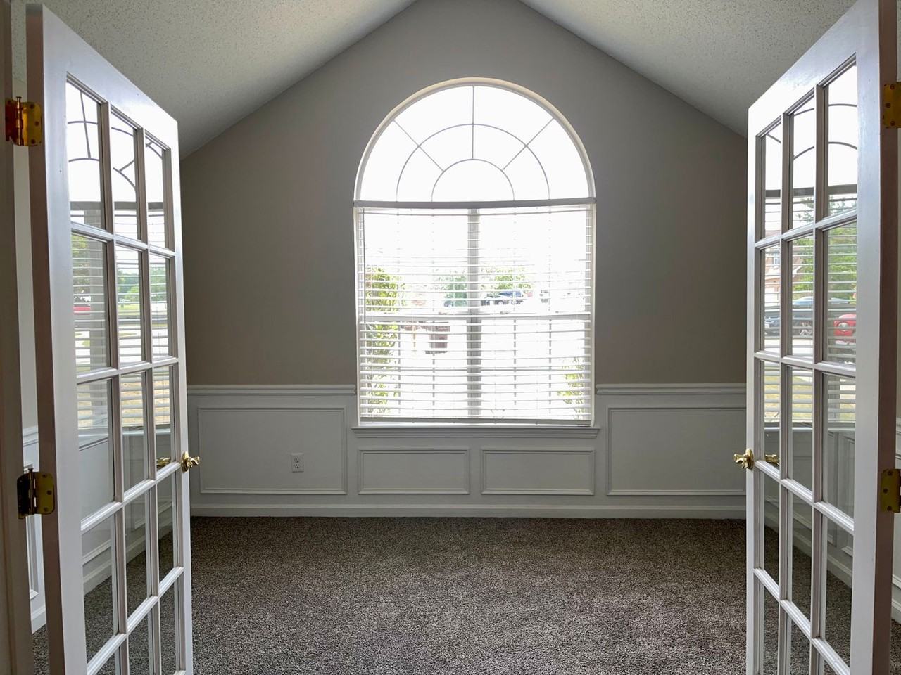 451 Canoga Ct - Photo 4 of 20