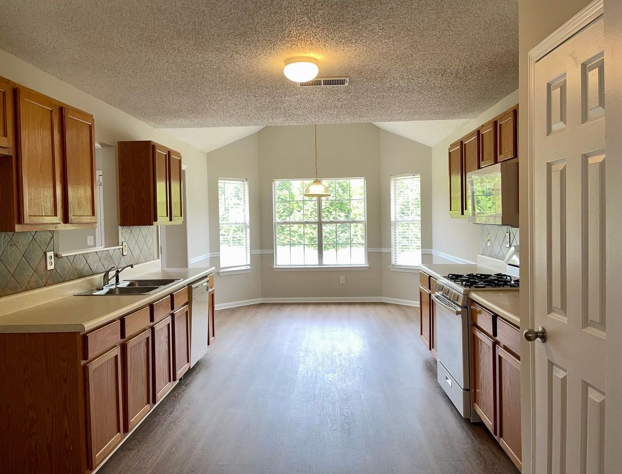 451 Canoga Ct - Photo 7 of 20