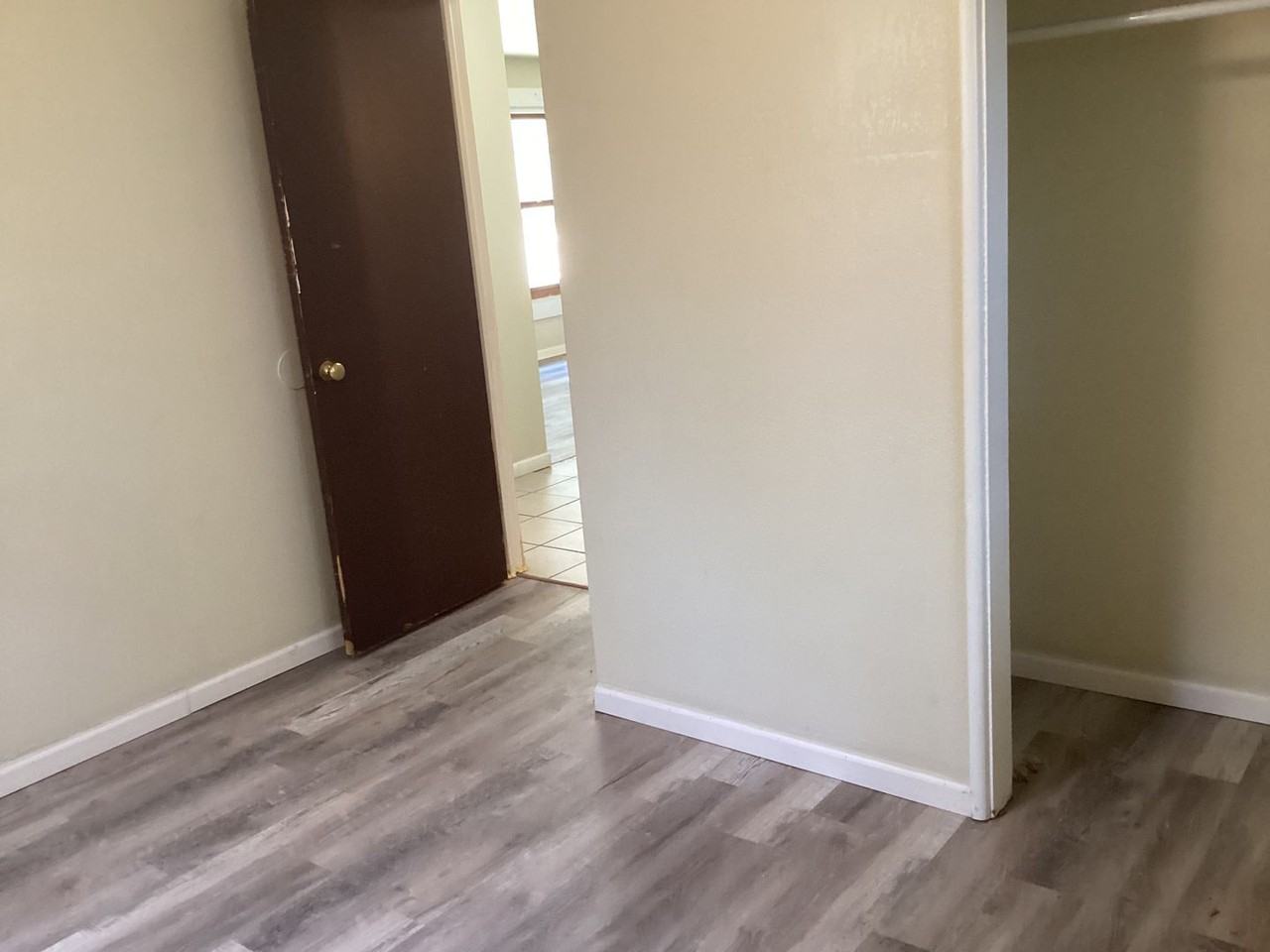 6086 N 39th St - Photo 3 of 7