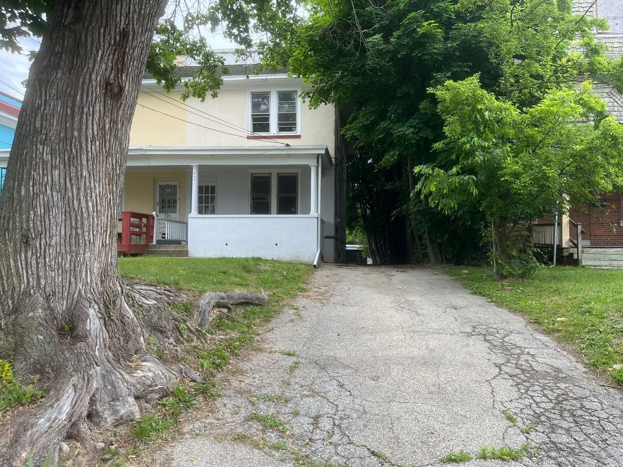 724 Sandy St - Photo 2 of 18