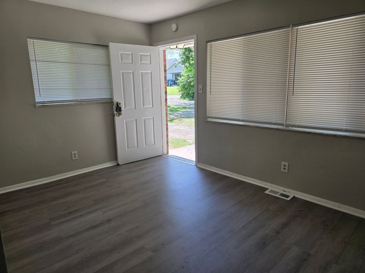 2648 E Bradbury Ave - Photo 3 of 8