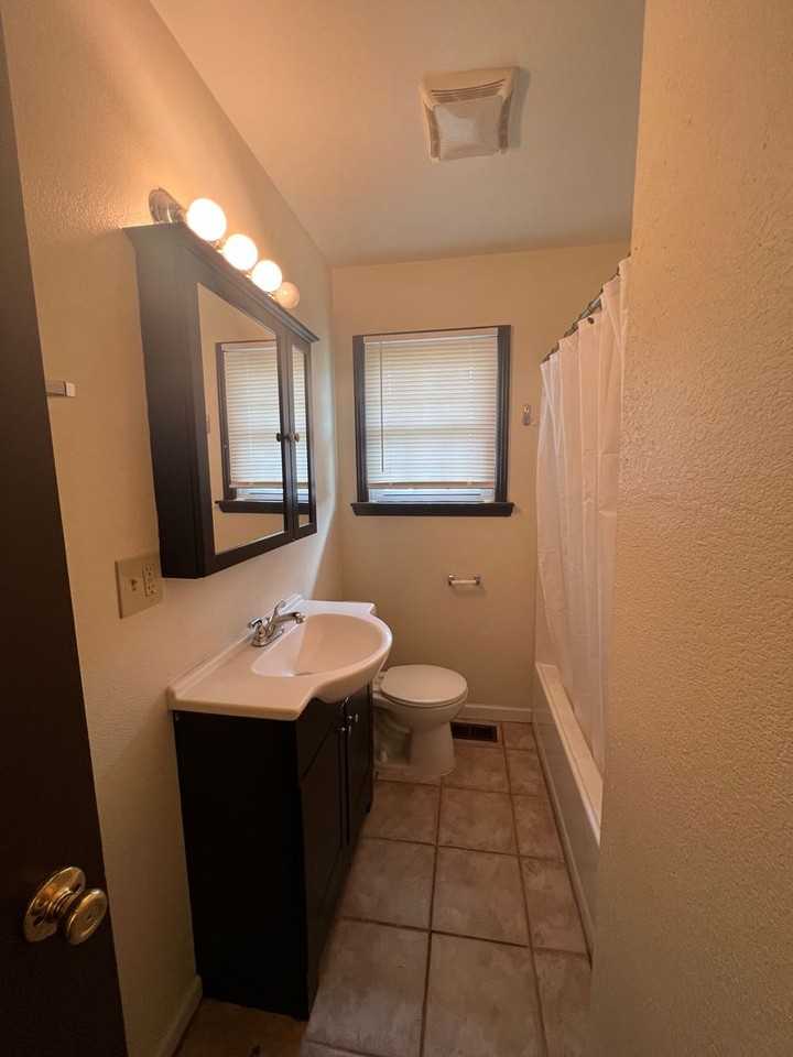 306 E Liberty St - Photo 4 of 14