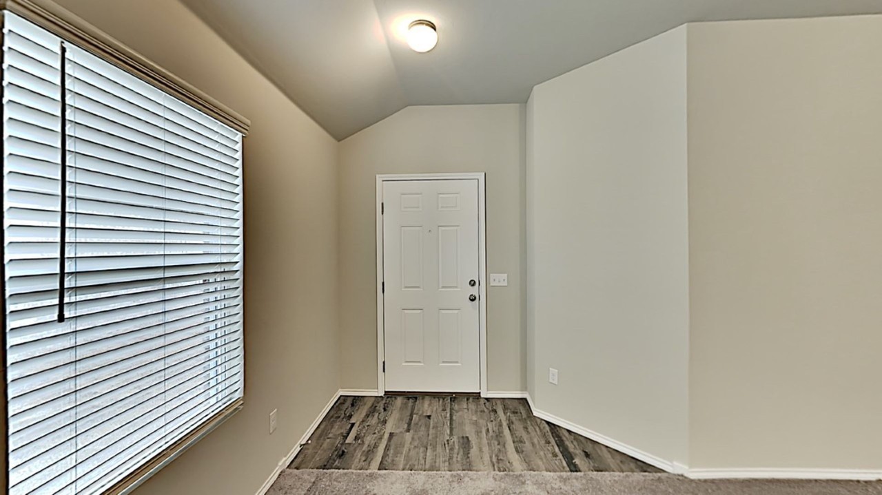 1913 Sloane Dr - Photo 4 of 17