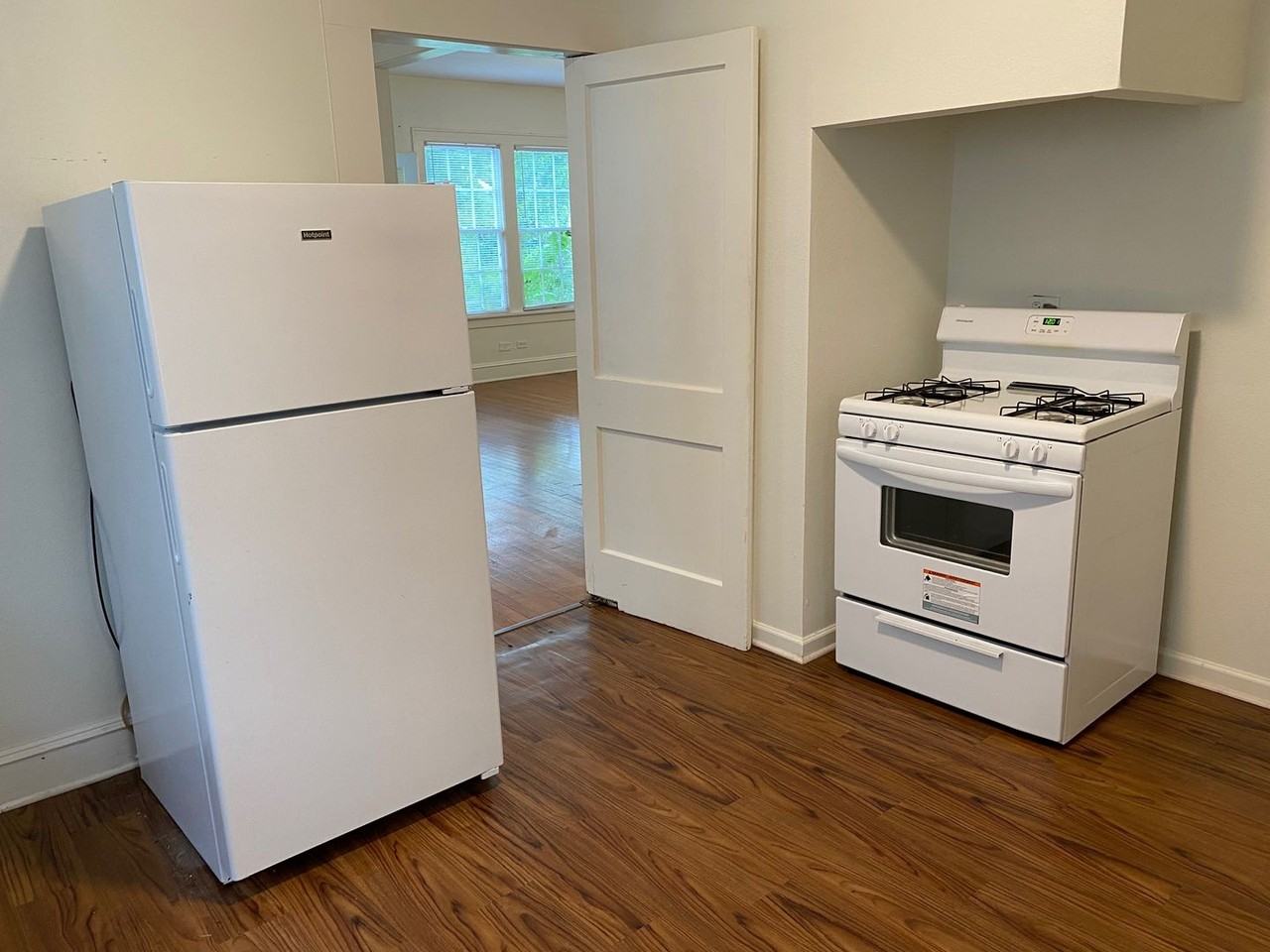 747 Stephenson St - Photo 5 of 11