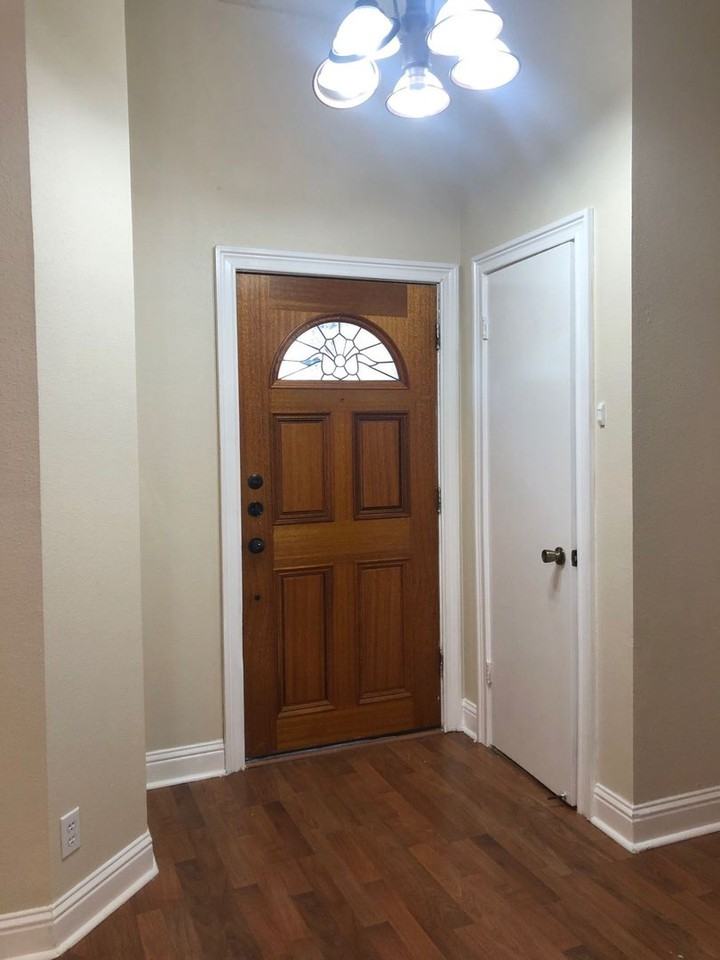 14010 Fairway Oaks - Photo 2 of 17