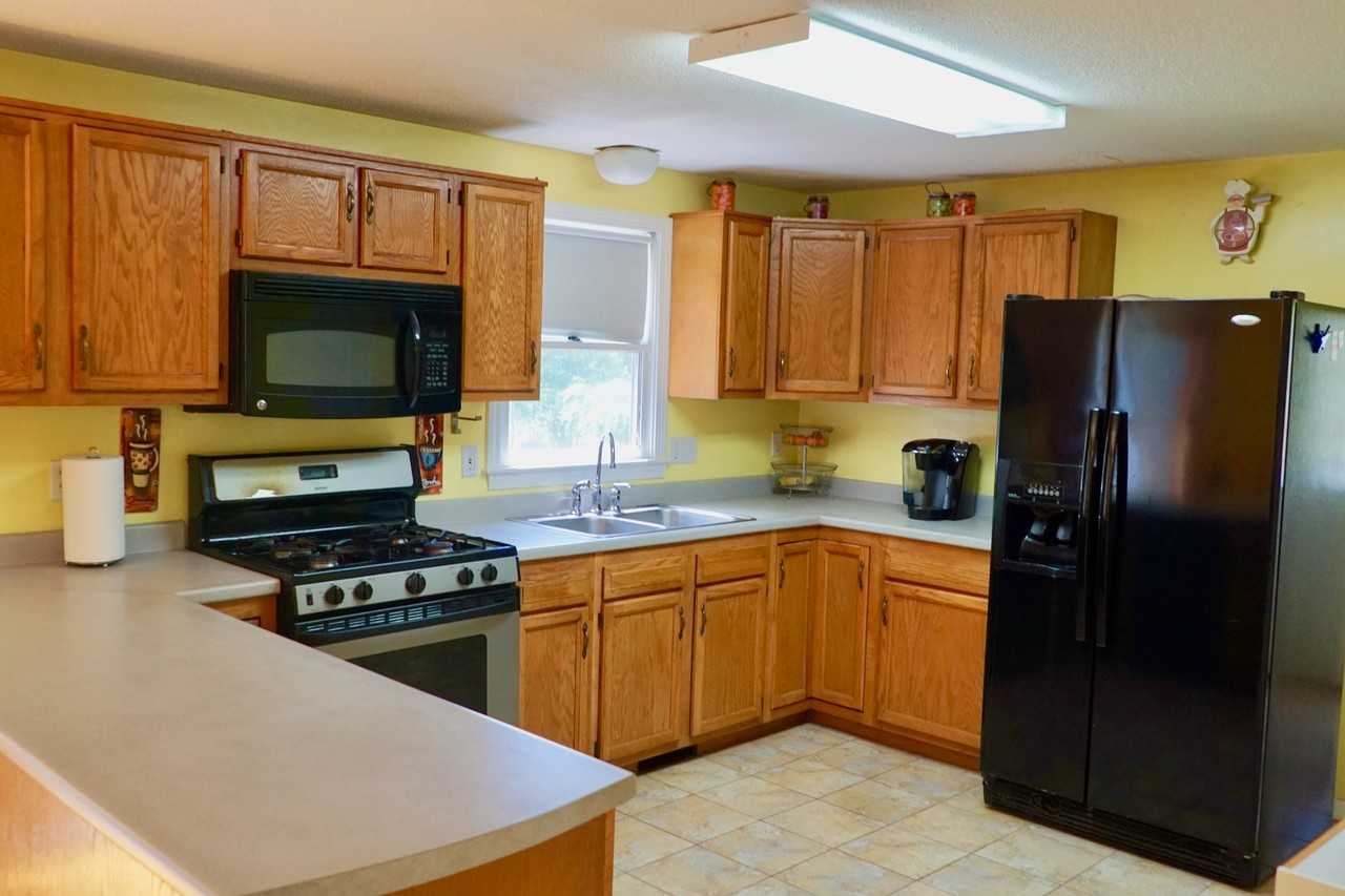 16 Lamplighter Ln - Photo 2 of 21