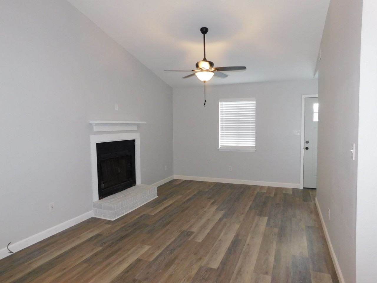 208 Cedar Ridge Ln - Photo 3 of 18