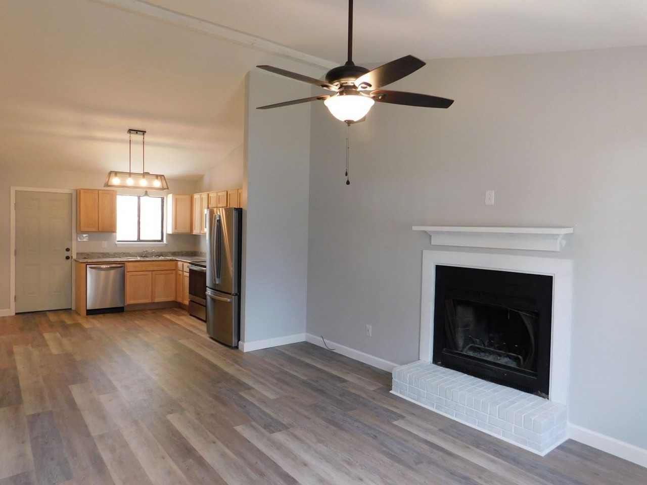 208 Cedar Ridge Ln - Photo 5 of 18
