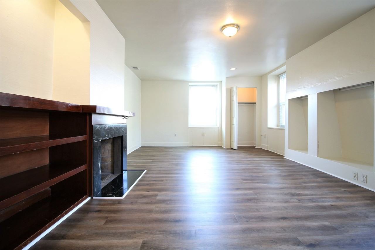 1722 Spruce St - Photo 4 of 22