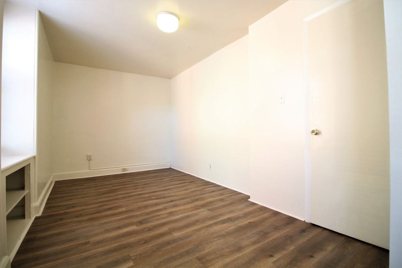 1722 Spruce St - Photo 6 of 22