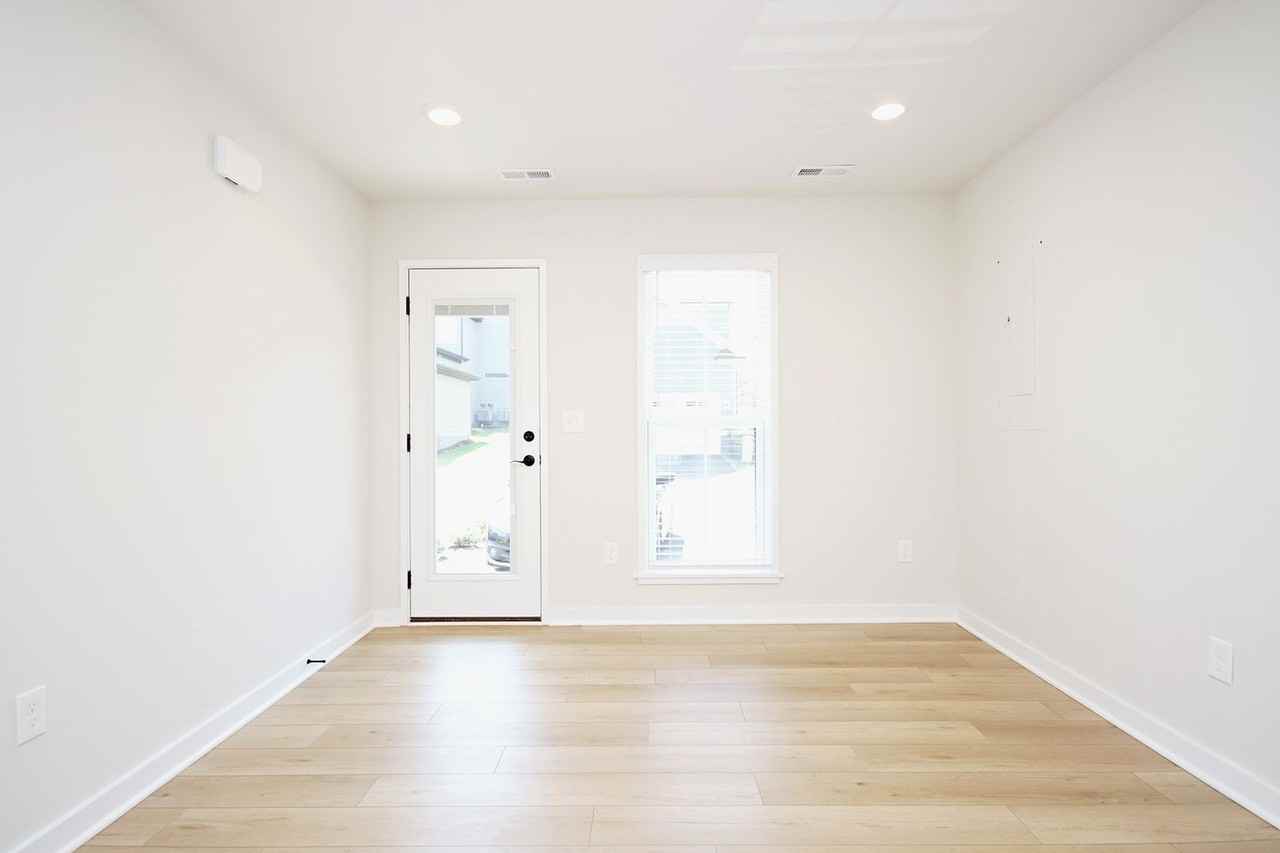 6017 Bicknell St - Photo 3 of 26