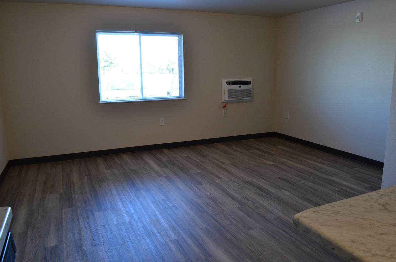 Park West apartments - Photo 3 of 7