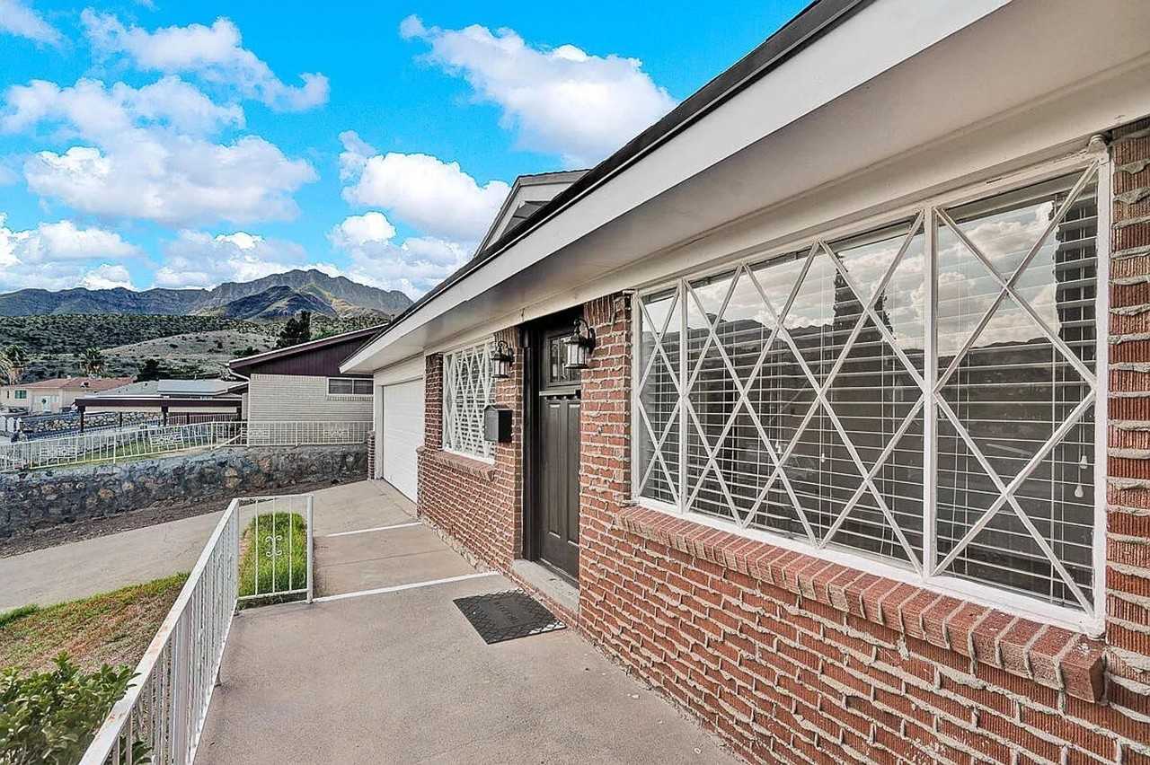 3321 Emerald Dr - Photo 3 of 16