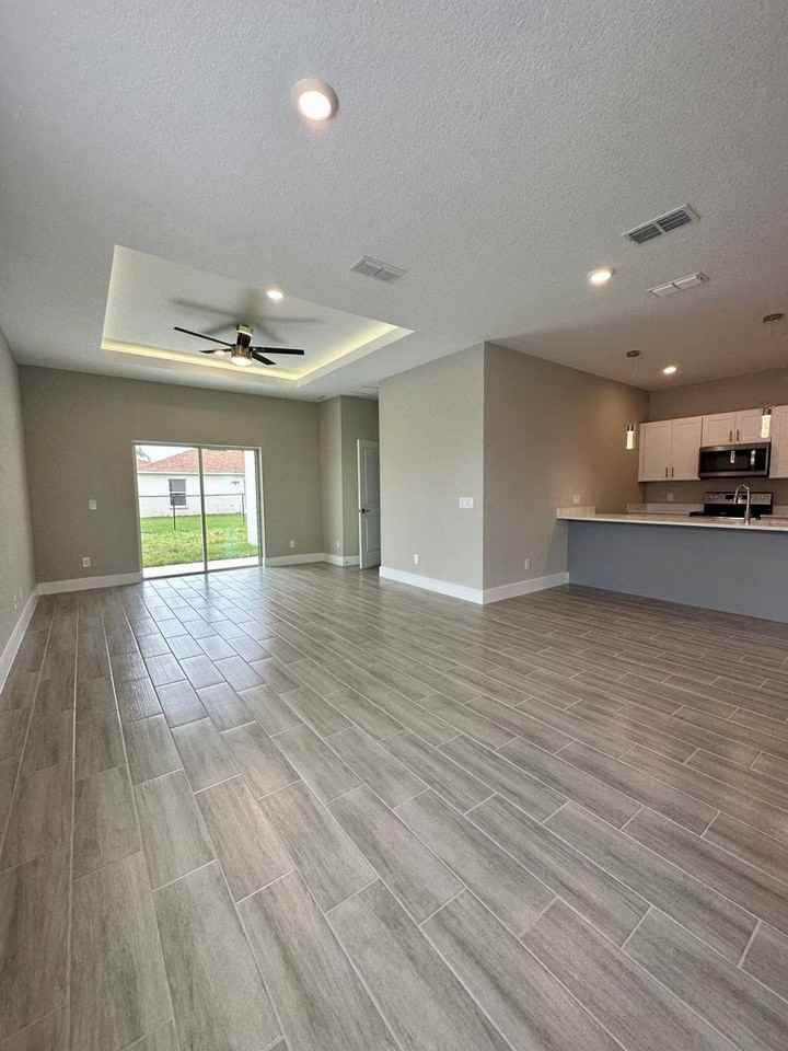 547 Albatross Dr #A - Photo 4 of 29
