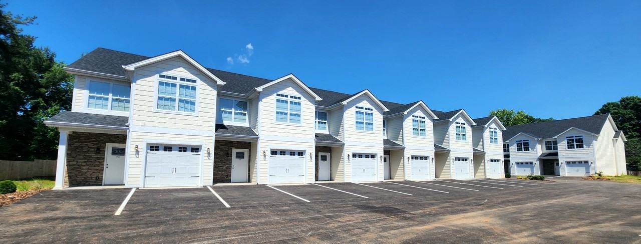 Summerland Townhomes - Photo 3 of 19