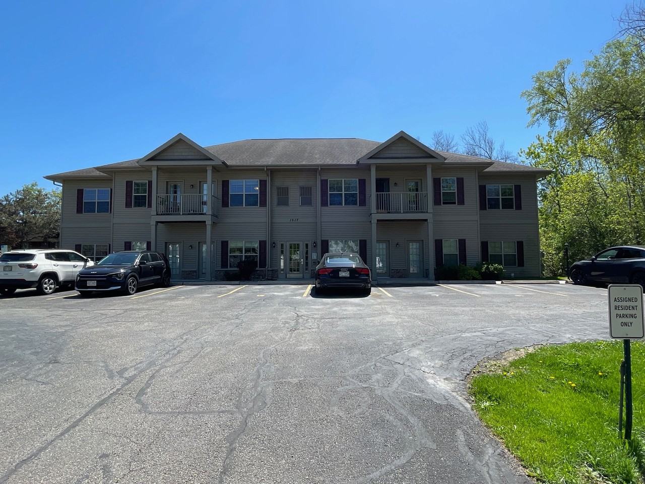 Martin Apartments - Photo 3 of 3