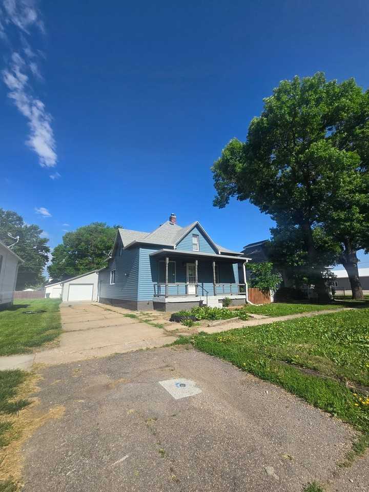 304 S Boston Ave - Photo 3 of 11