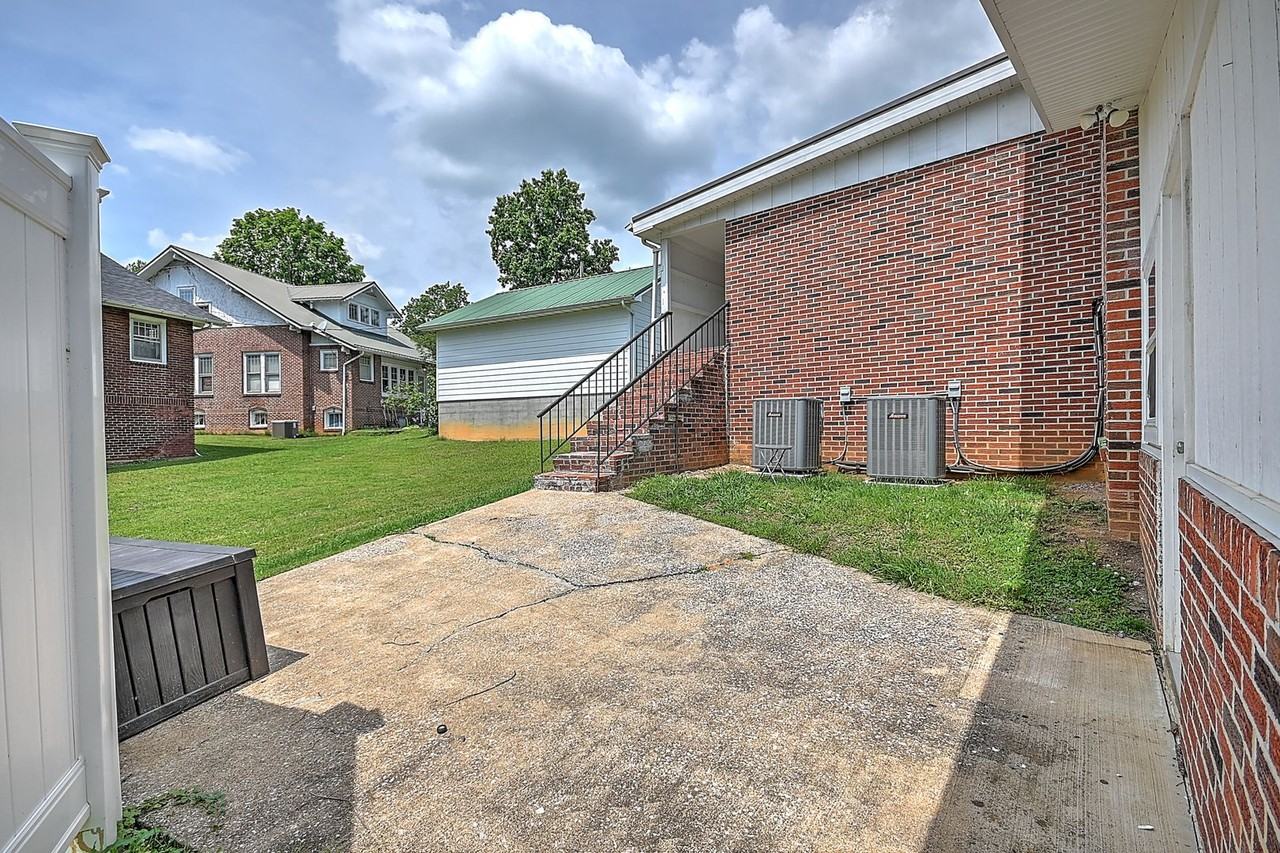 102 Montford Ave #B - Photo 4 of 14