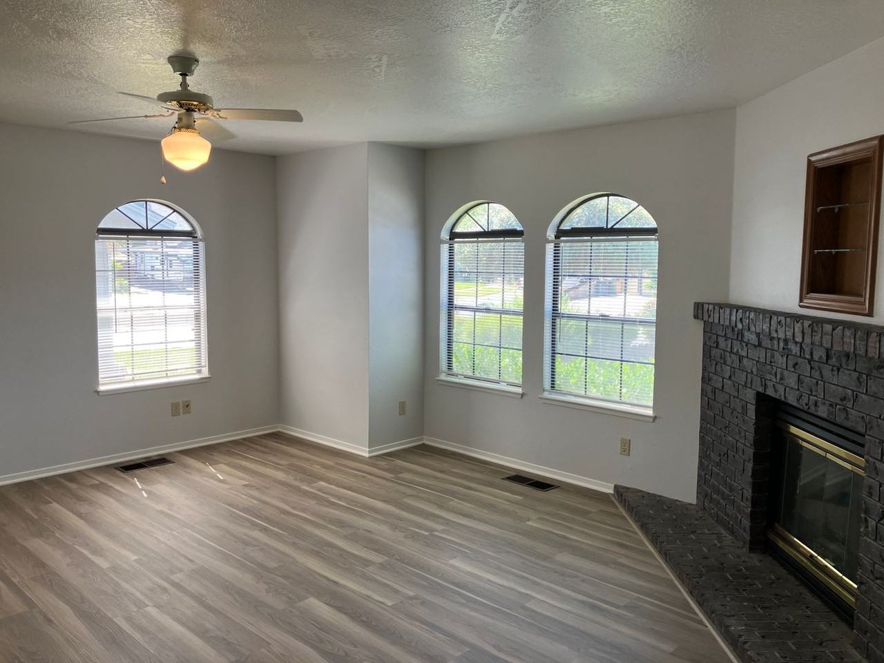 12011 Acosta Ct - Photo 2 of 12