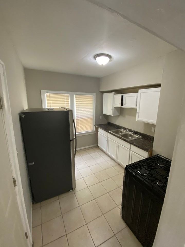 3259 E 123 ST - Photo 2 of 31